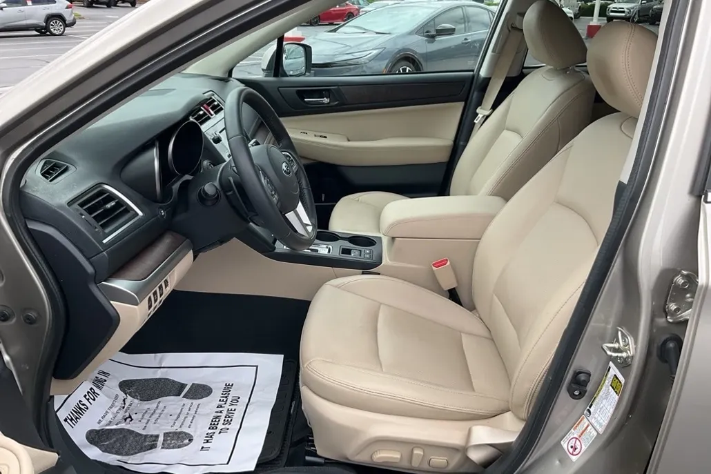 2016 Subaru Outback 2.5i Limited photo 1