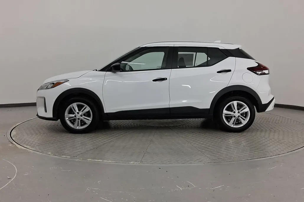 2022 Nissan Kicks S photo 1