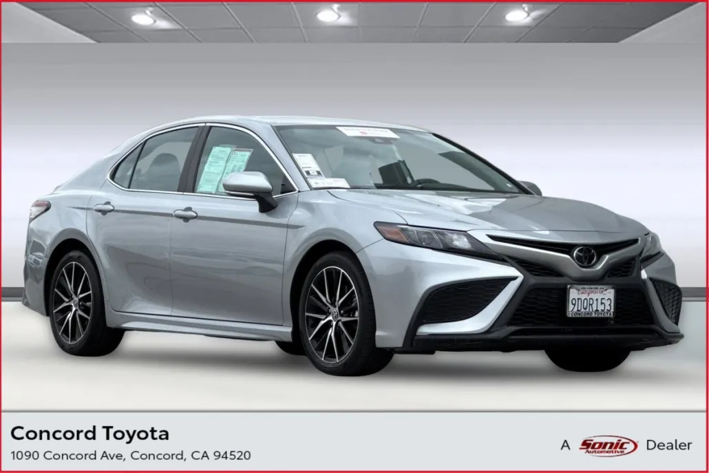 2023 Toyota Camry SE photo 1