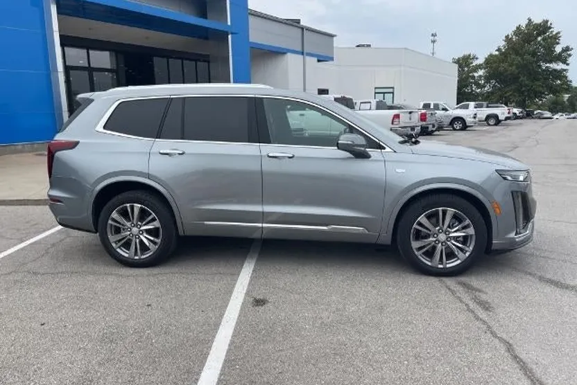 2025 Cadillac XT6 Premium Luxury photo 1