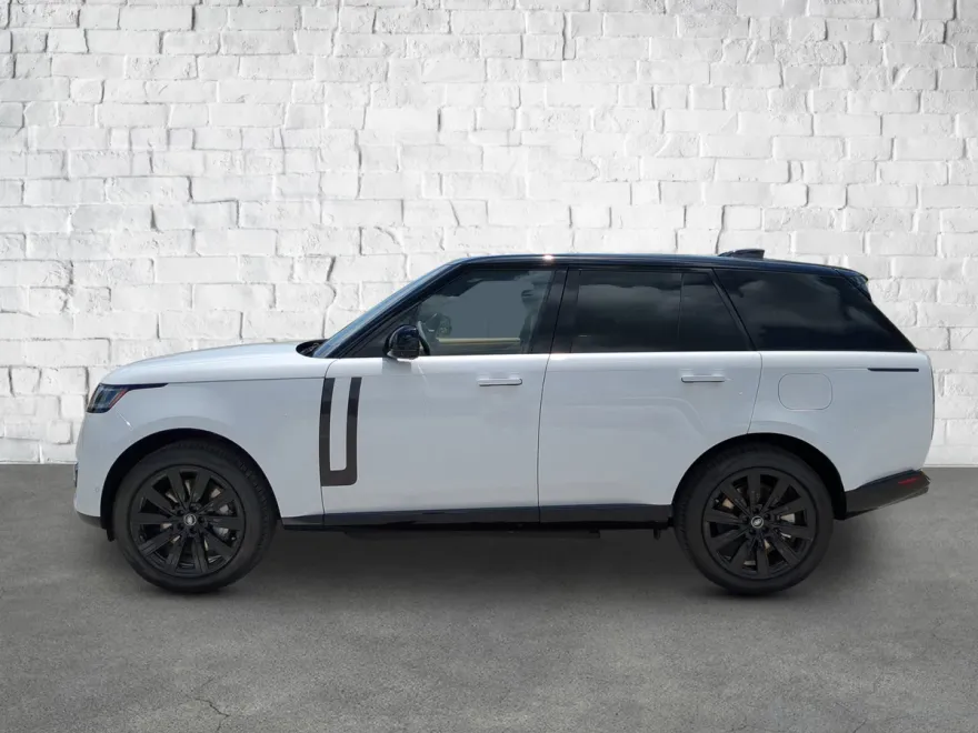 2025 Land Rover Range Rover SE photo 1