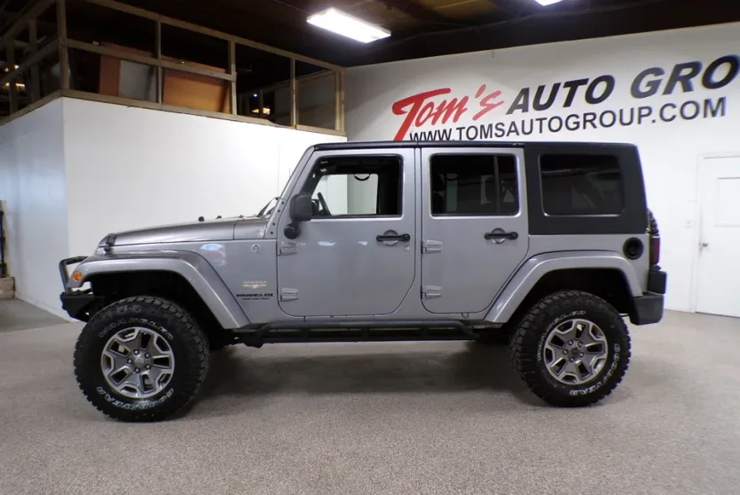 2014 Jeep Wrangler Sahara photo 1
