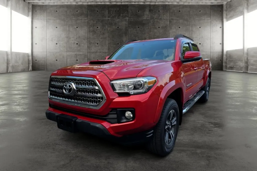 2016 Toyota Tacoma TRD Sport photo 1