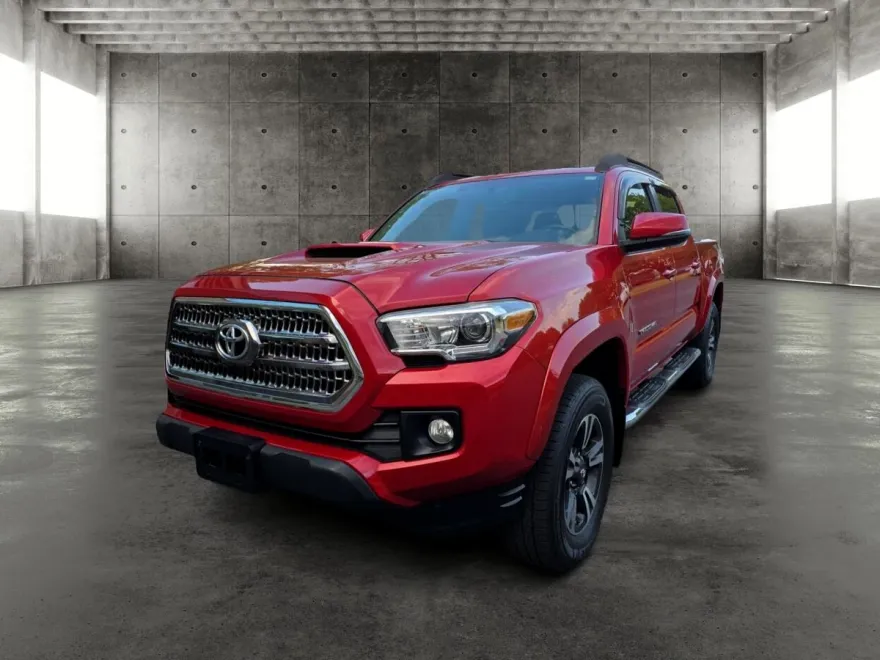2016 Toyota Tacoma TRD Sport photo 1