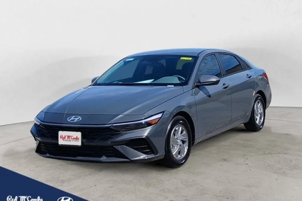 2025 Hyundai Elantra SE photo 1