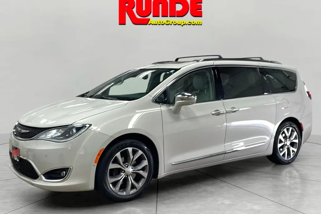 2020 Chrysler Pacifica Limited photo 1