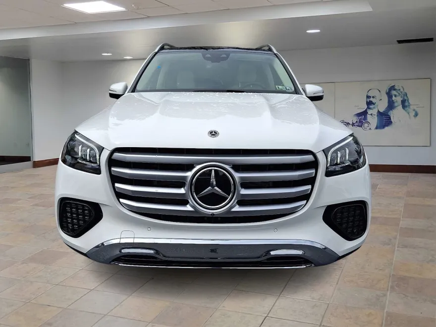 2026 Mercedes Benz GLS 450 4MATIC photo 1