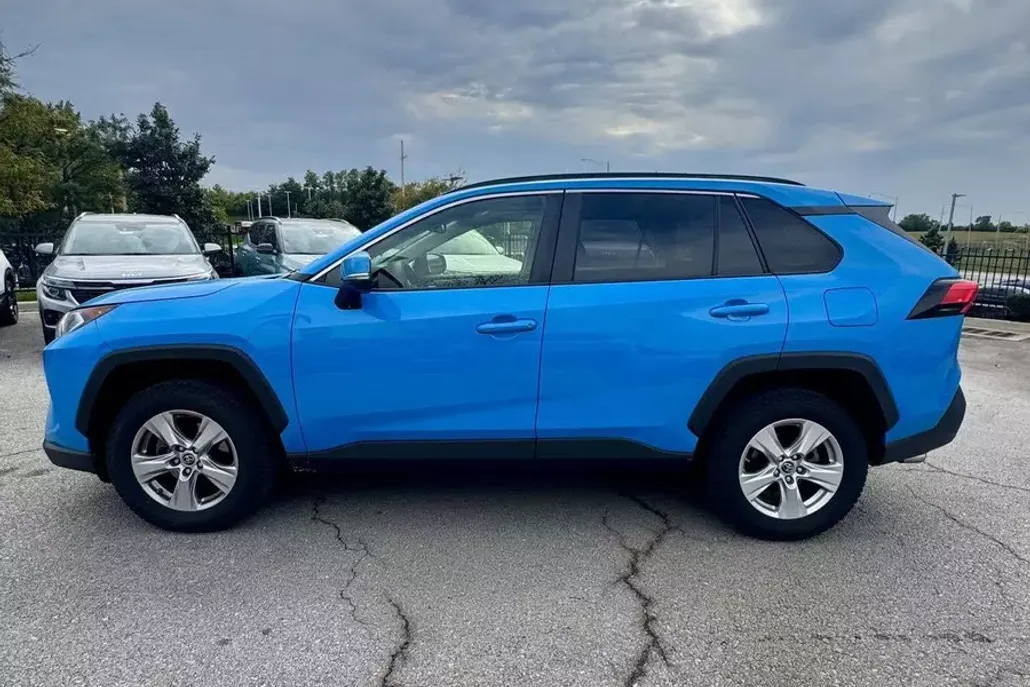 2019 Toyota RAV4 XLE Premium photo 1