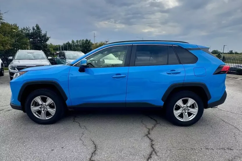 2019 Toyota RAV4 XLE Premium photo 1