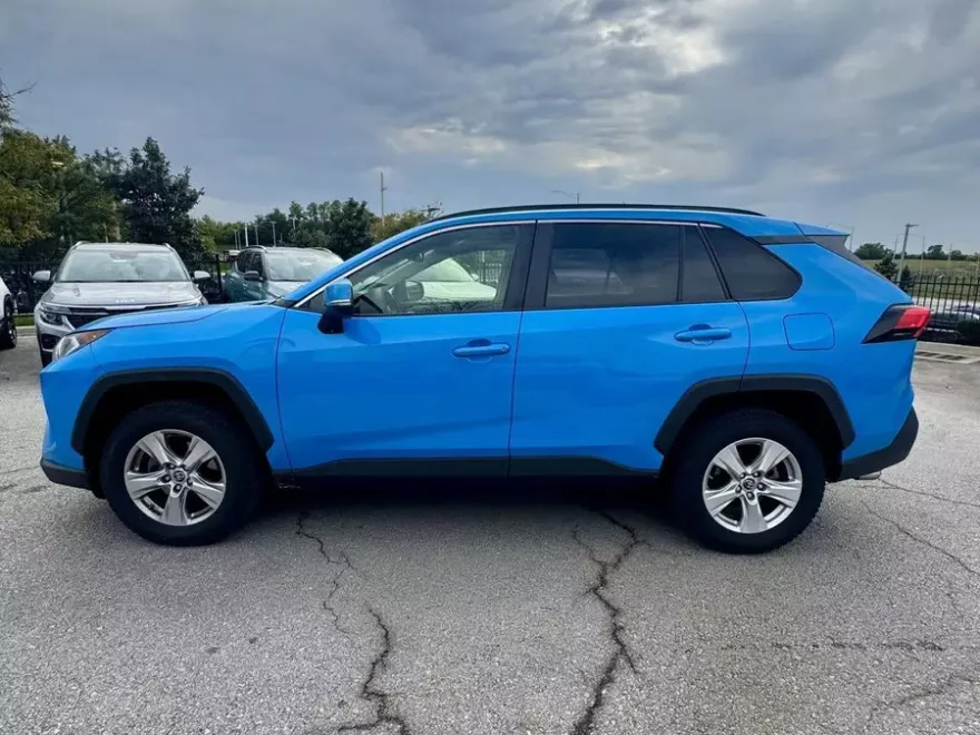 2019 Toyota RAV4 XLE Premium photo 1