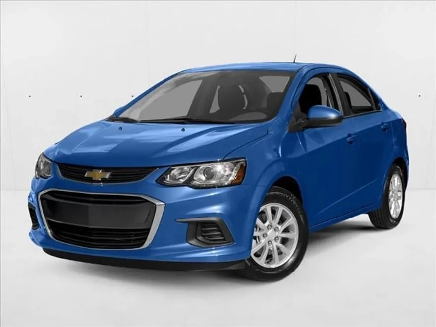2017 Chevrolet Sonic LT photo 1