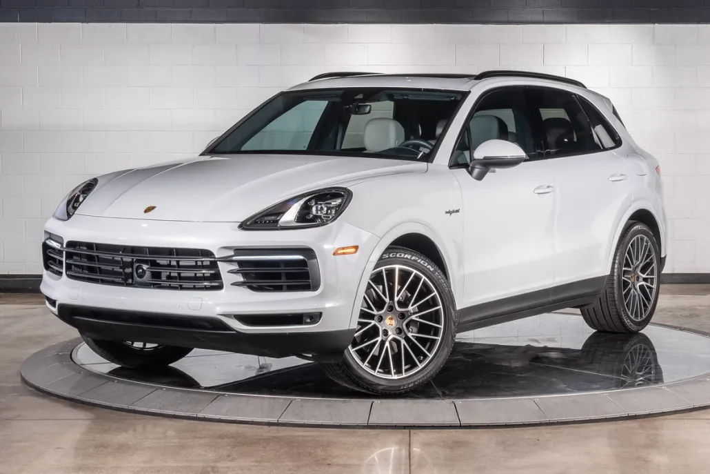 2023 Porsche Cayenne E-Hybrid photo 1
