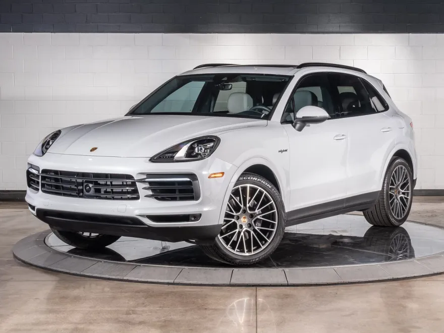 2023 Porsche Cayenne E-Hybrid photo 1