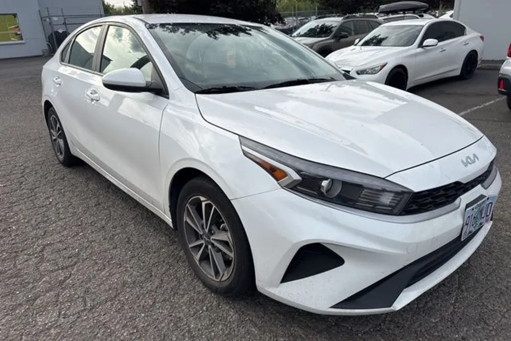 2022 Kia Forte LXS photo 1