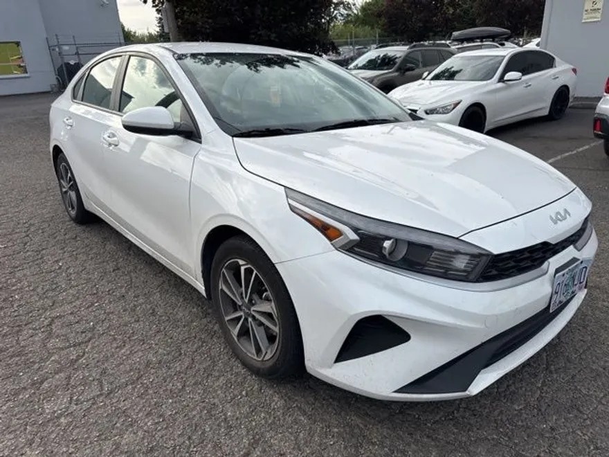 2022 Kia Forte LXS photo 1