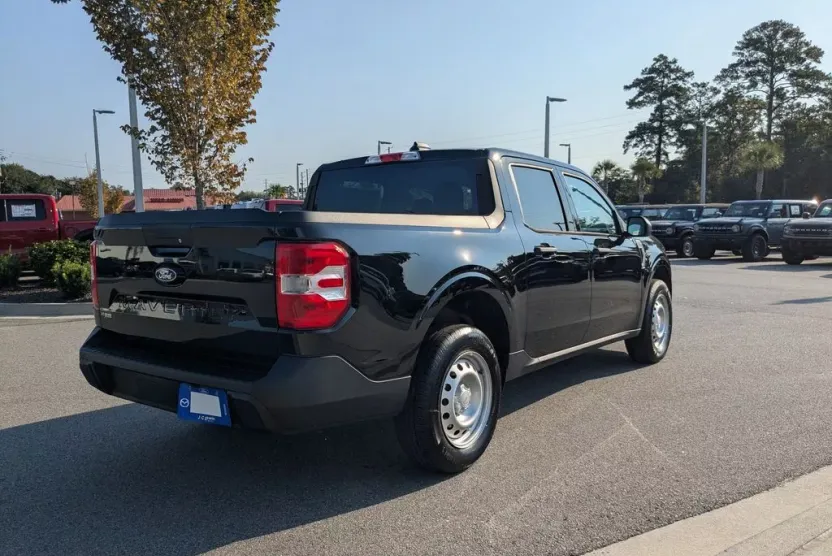 2025 Ford Maverick XL photo 1