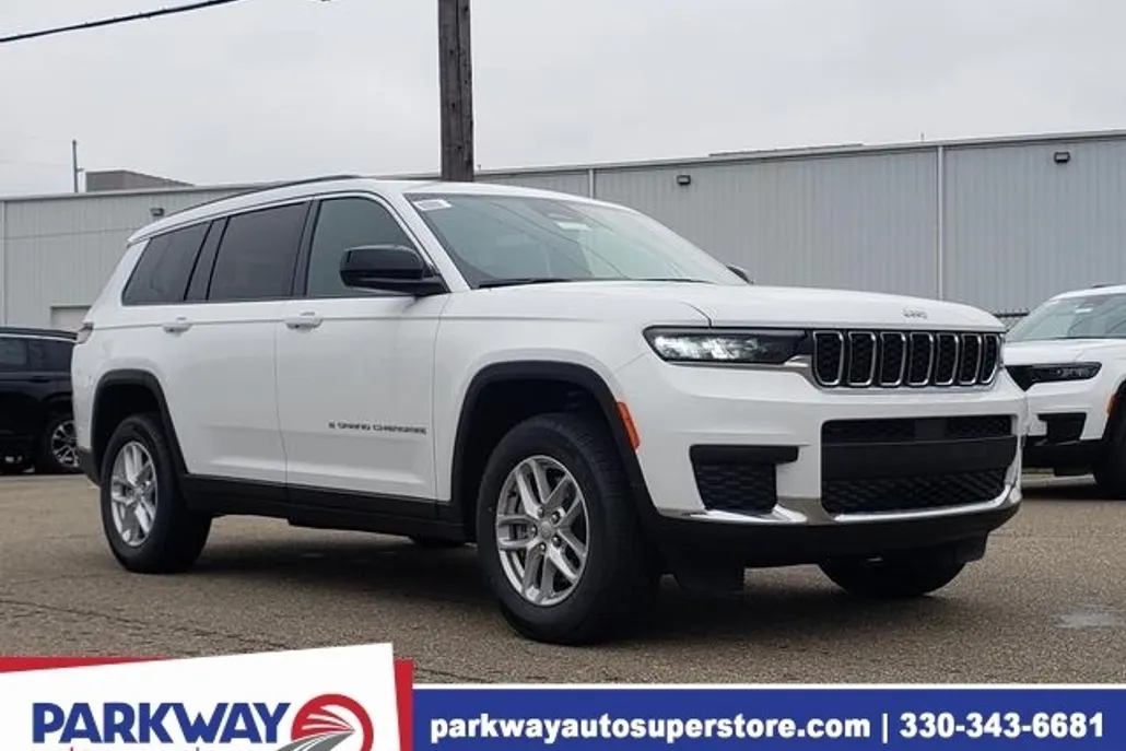 2025 Jeep Grand Cherokee Laredo Sport photo 1