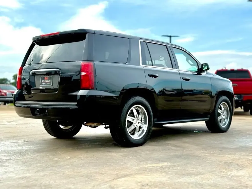 2016 Chevrolet Tahoe LT photo 1