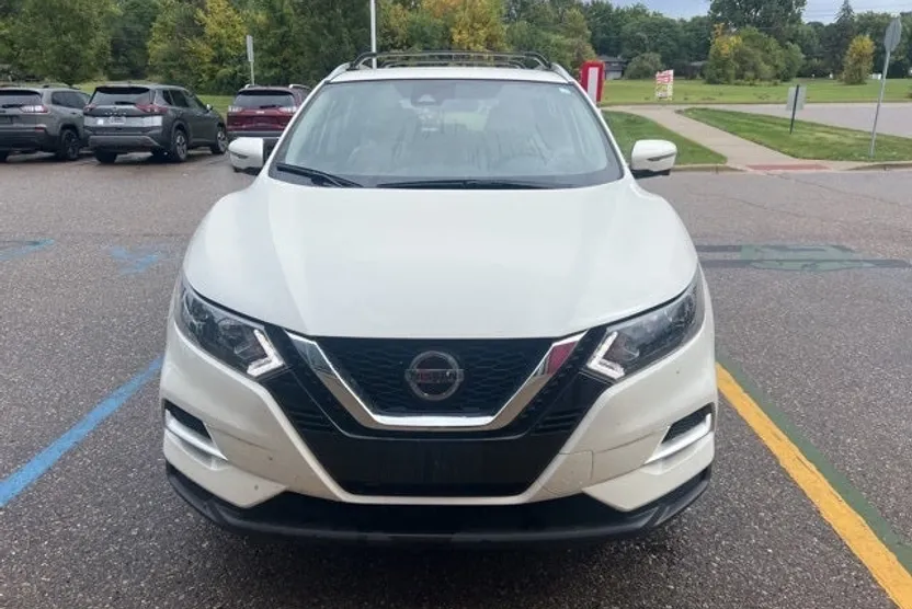 2022 Nissan Rogue Sport SL photo 1