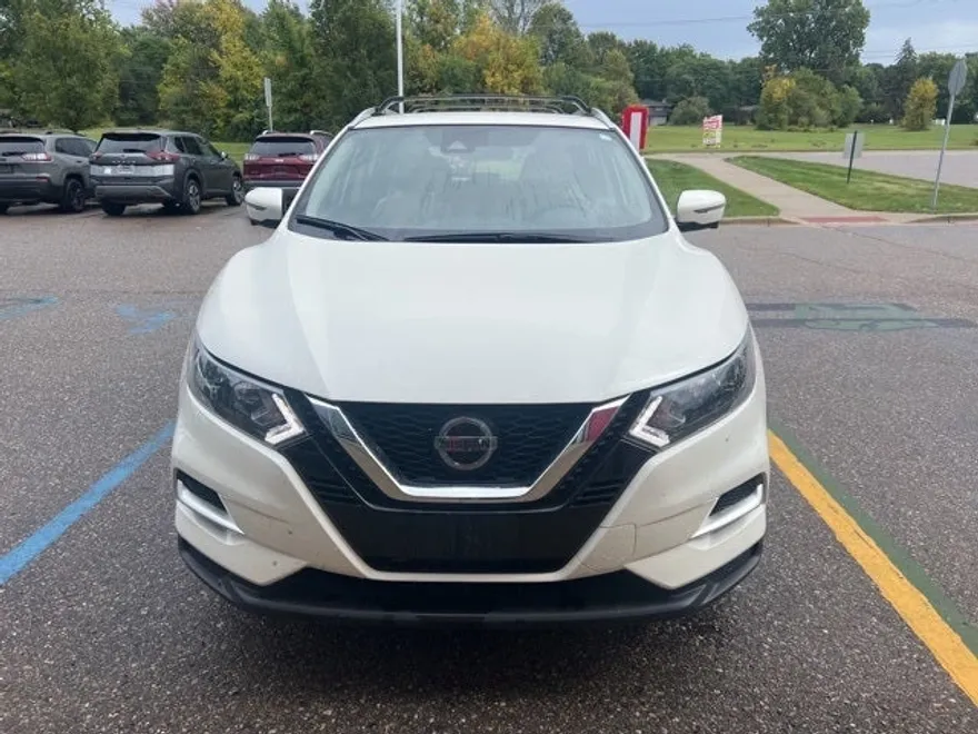 2022 Nissan Rogue Sport SL photo 1