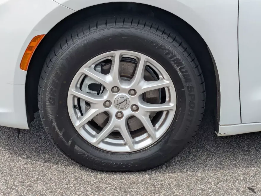 2021 Chrysler Pacifica Touring L photo 1