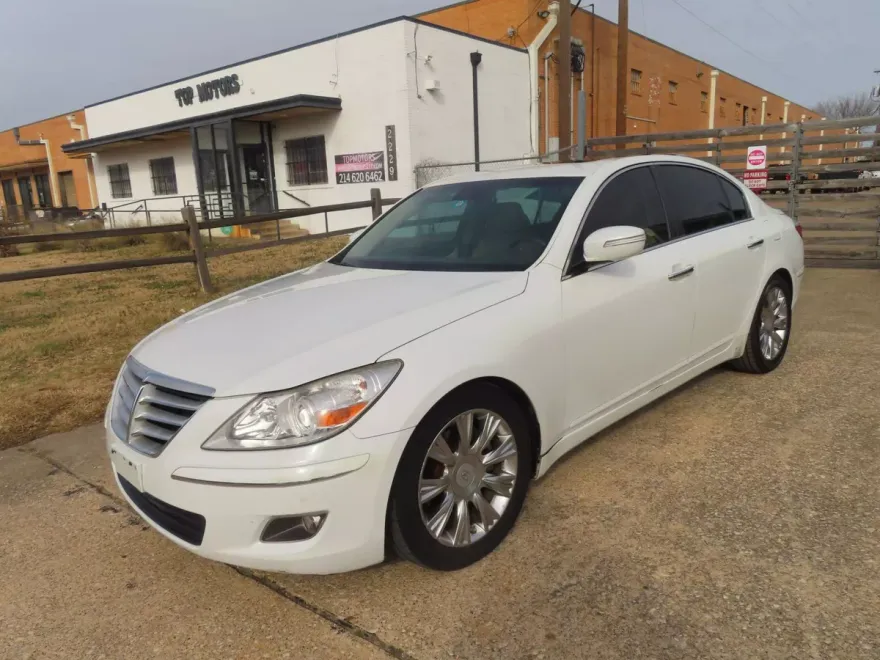 2011 Hyundai Genesis 3.8 photo 1
