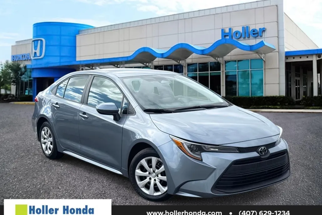 2024 Toyota Corolla LE photo 1