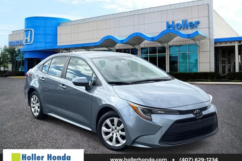 2024 Toyota Corolla LE photo 1