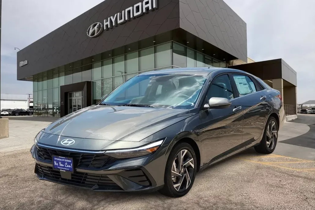 2025 Hyundai Elantra Limited photo 1