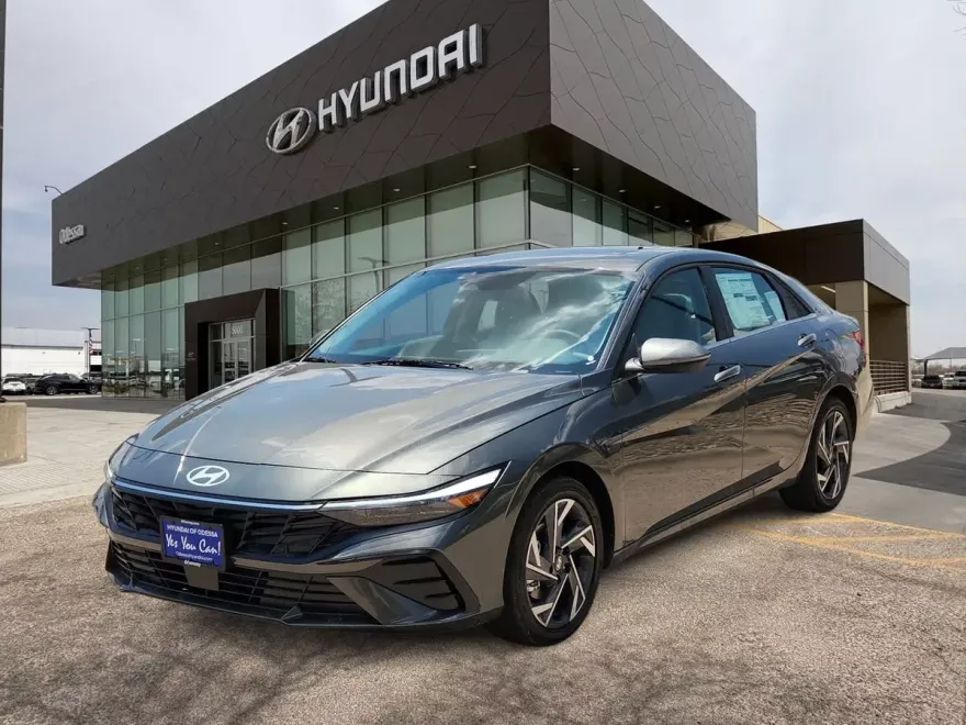 2025 Hyundai Elantra Limited photo 1