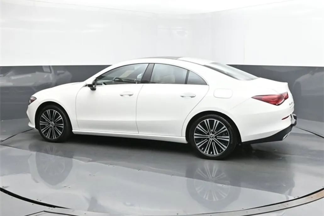 2023 Mercedes Benz CLA 250 4MATIC photo 1
