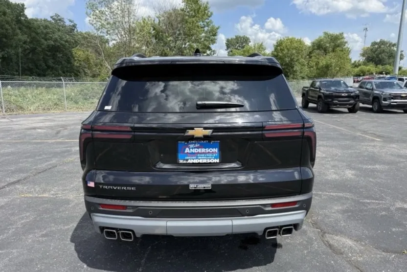 2026 Chevrolet Traverse photo 1