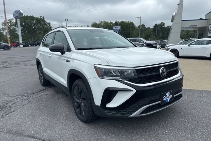 2022 Volkswagen Taos S photo 1