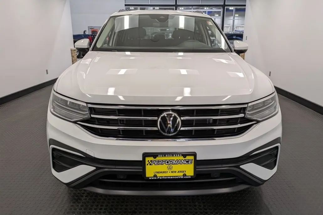 2022 Volkswagen Tiguan S photo 1