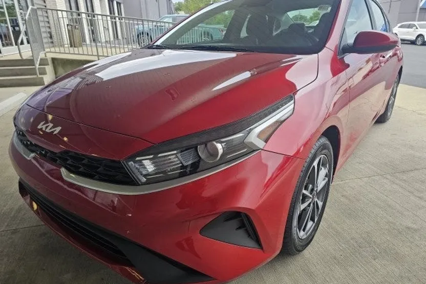 2024 Kia Forte LXS photo 1
