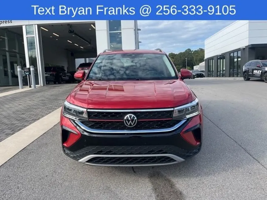 2022 Volkswagen Taos SE photo 1