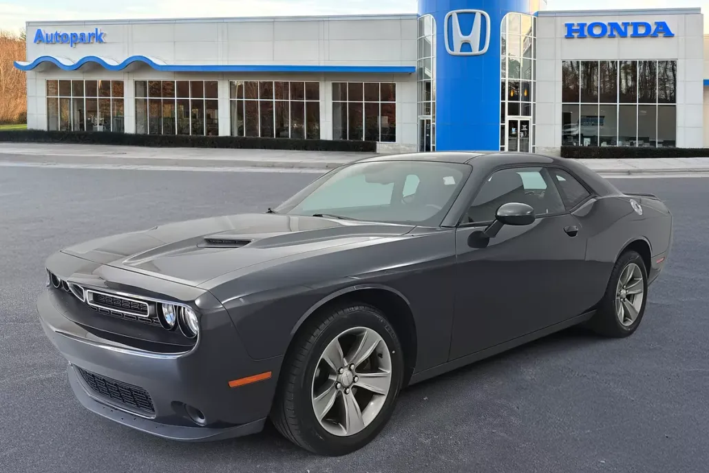 2019 Dodge Challenger SXT photo 1