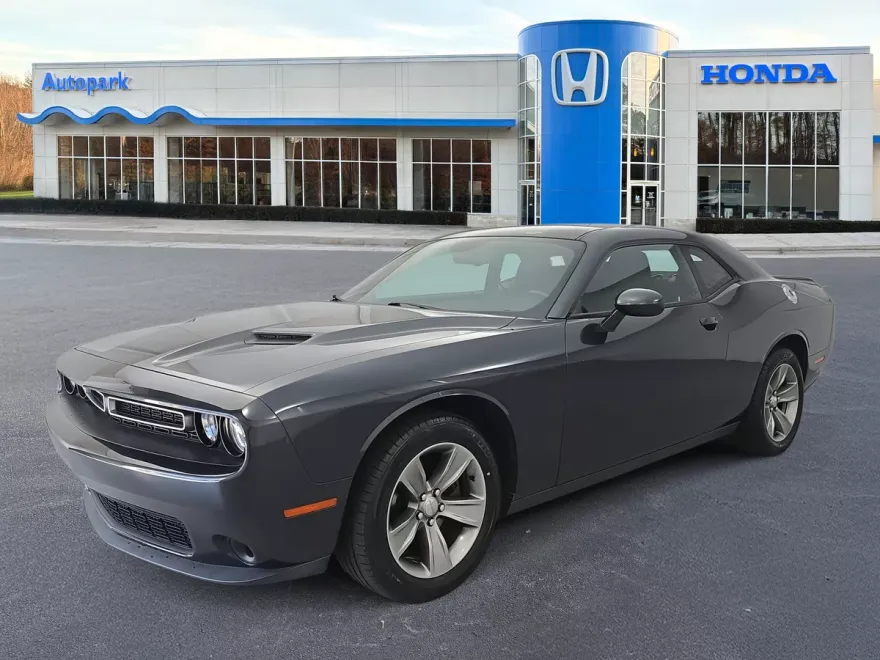 2019 Dodge Challenger SXT photo 1