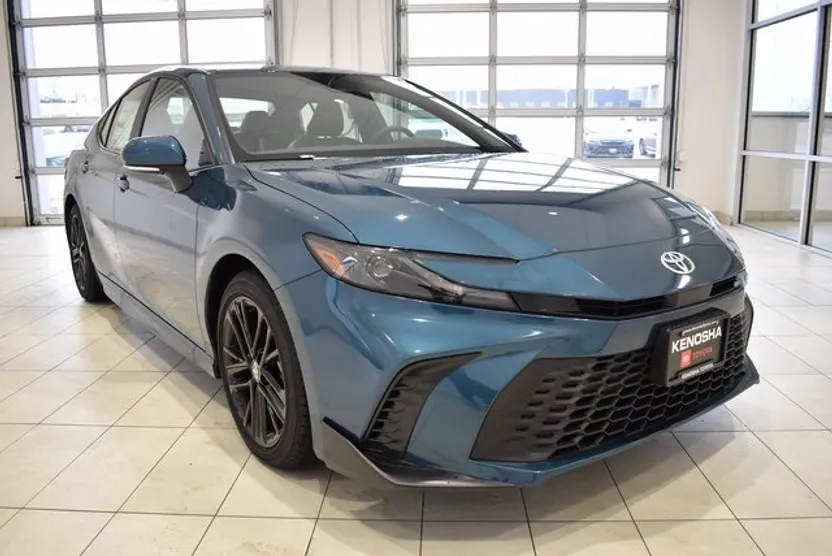2026 Toyota Camry SE photo 1