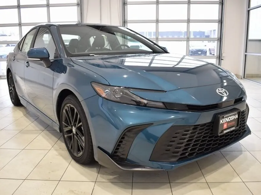 2026 Toyota Camry SE photo 1