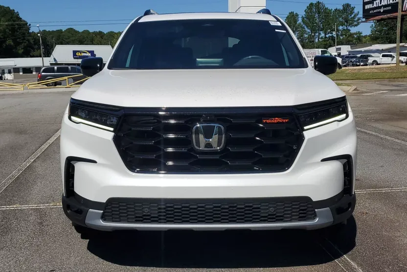 2025 Honda Pilot TrailSport photo 1