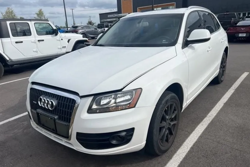 2011 Audi Q5 2.0T Premium photo 1