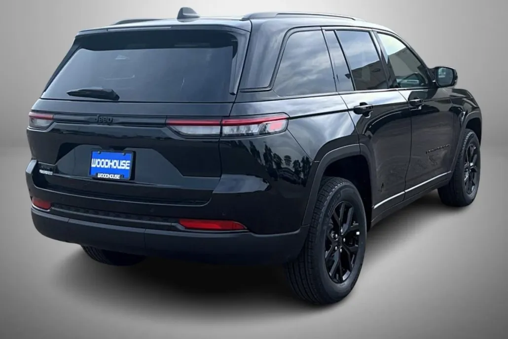 2025 Jeep Grand Cherokee Altitude photo 1