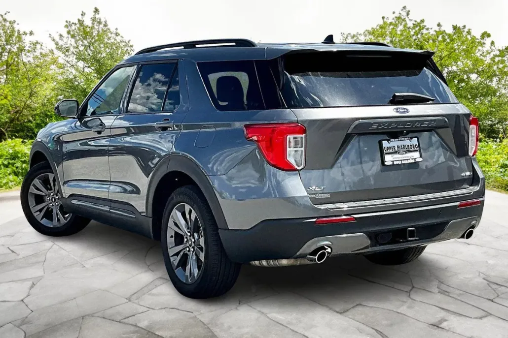 2022 Ford Explorer XLT photo 1