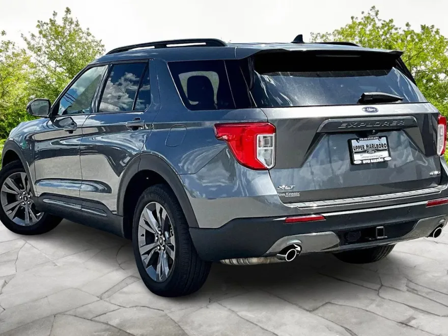 2022 Ford Explorer XLT photo 1