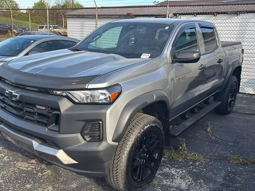 2024 Chevrolet Colorado Trail Boss photo 1