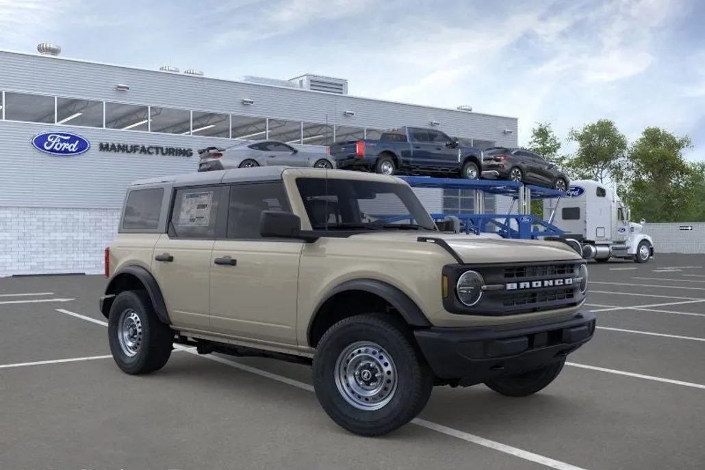 2025 Ford Bronco Base photo 1