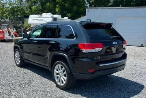 2017 Jeep Grand Cherokee Limited photo 2