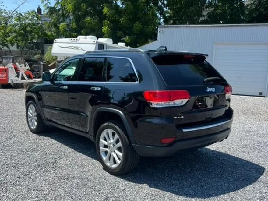 2017 Jeep Grand Cherokee Limited photo 2