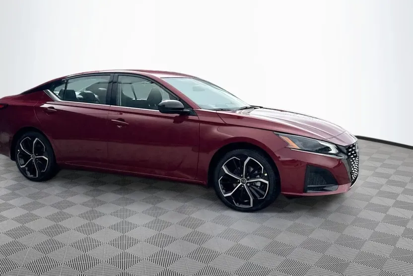2025 Nissan Altima SR photo 1